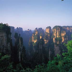 單獨成團N線：張家界、天子山、寶峰湖、猛洞河漂流、鳳凰古城四晚五日湘西全景游