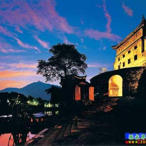 喜樂L線：天門山、張家界、袁家界、猛洞河、鳳凰古城超經(jīng)典五日游